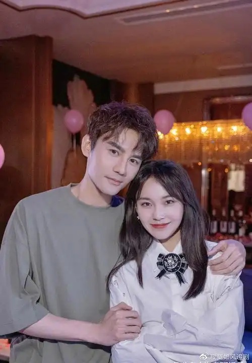 王凯为32岁张佳宁庆生众好友齐聚现场叶祖新现身力破分手传闻