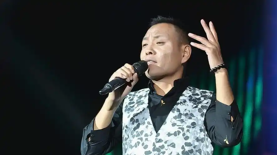 终于找到了情歌王子祁隆最感动最火爆的一首歌曲现场版