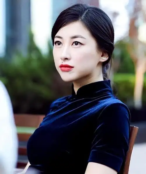 "京圈名媛"朱珠:出生便是公主命,36岁却选择嫁给普通人