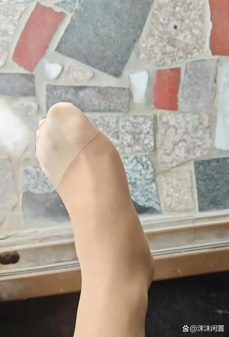我的脚酸臭,丝袜都难闻