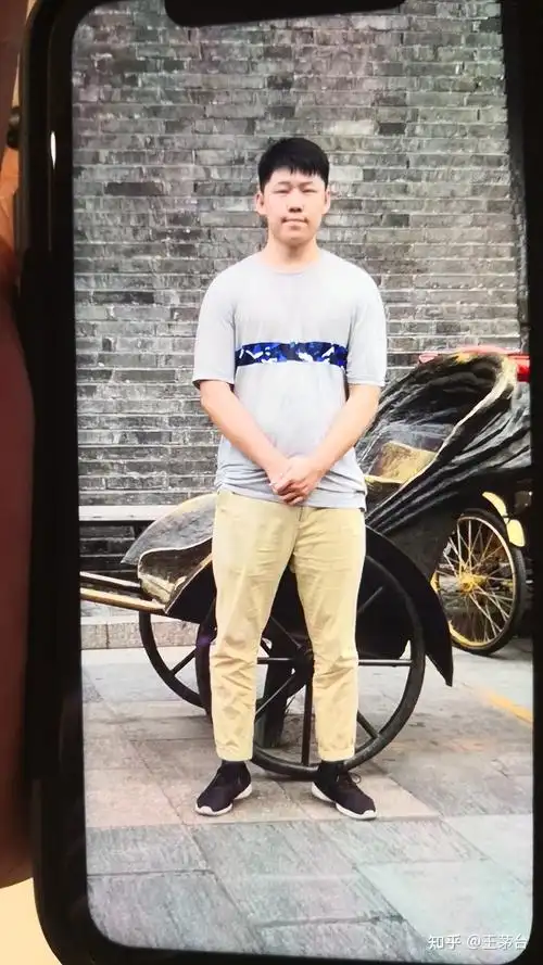 男生体重110kg,身高1.