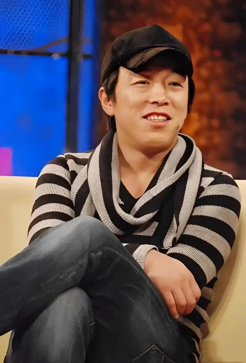 原来,当时在节目中,柳岩盯着黄渤问:"这么大的场合,你怎么开着二手