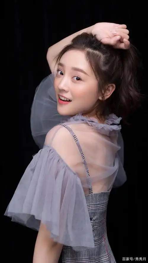 内地女明星:何花