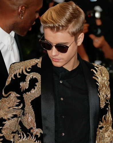 防不胜防比伯熬过检验帅哥的寸头却栽在这个发型上