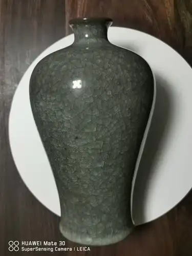 分享古典艺术〈宋官窑冰裂纹梅瓶〉器型之美