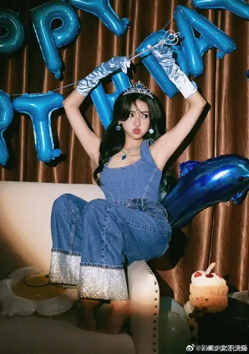 梁洁祝自己生日快乐##梁洁y2k造型