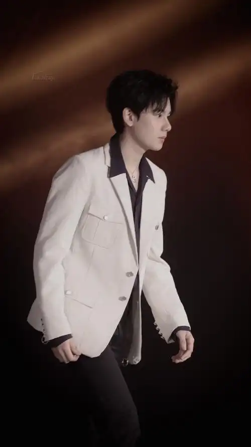 神仙站子新出的一组胡先煦新浪风格时尚盛典图片太好看了