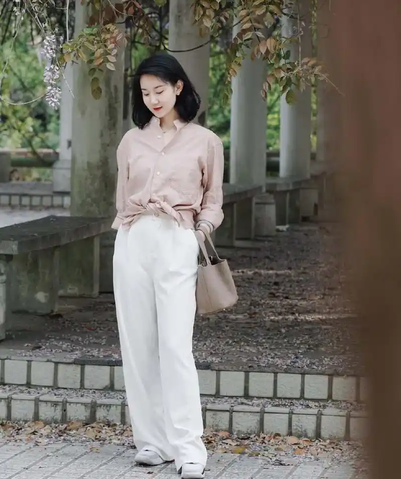 夏季用穿搭体现高级感?白色阔腿裤9套搭配思路,解锁你整夏时尚