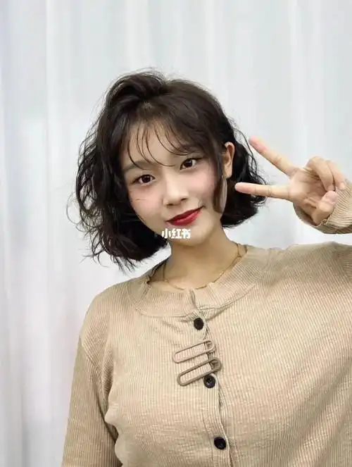 可爱甜美短发烫 头发蓬松免打理发型.