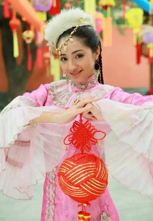 百变人鱼公主麦迪娜,古装造型惊艳绝尘,美丽典雅,语笑阑珊_白色_蓝色