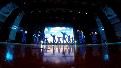 男声独唱《军旗下的我们》原野节目主持人:郭思邈,高美迪,尹彬彬,孟佳