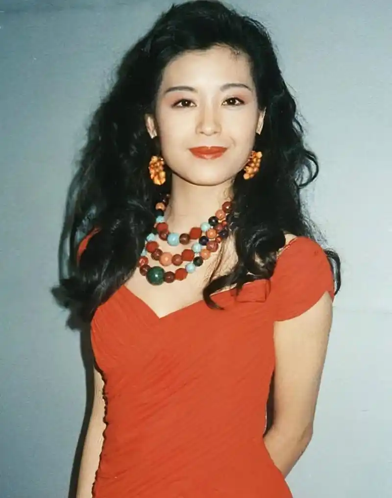 tvb女星自曝情史,谈过30个男友,21岁嫁富豪结婚13天就丧夫_伍咏薇