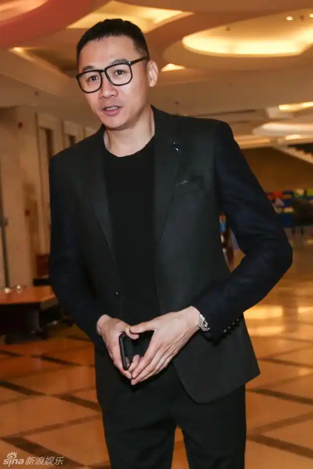 组图:高虎戒毒后首度现身 倡导公益转做幕后_高清图集_新浪网