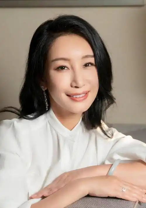 她只是想安安稳稳地过完这一生,当时秦海璐并没有多大的抱负,很快她的