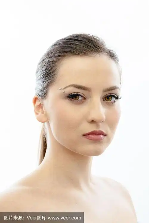 美丽的肖像年轻的白种人模特光滑的皮肤