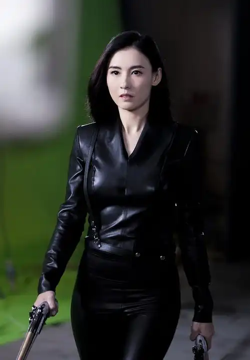 分享一组张柏芝图片给大家,图中的明星图片壁纸会点缀你的电脑桌面