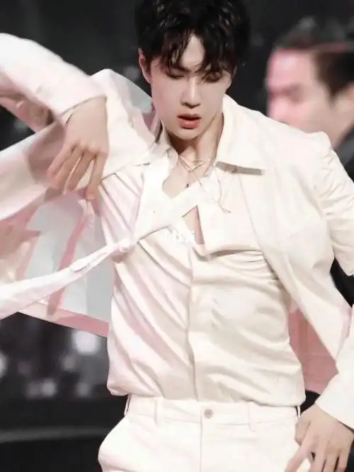 散落的华服高清直拍这谁扛得