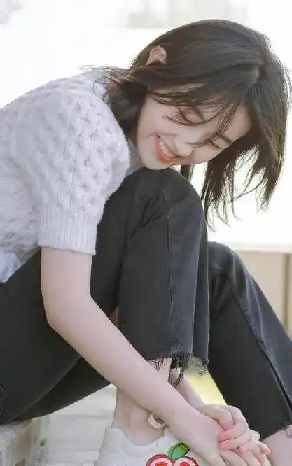 但是不得不说,张子枫年龄越来越大,颜值确实也是越来越高了.