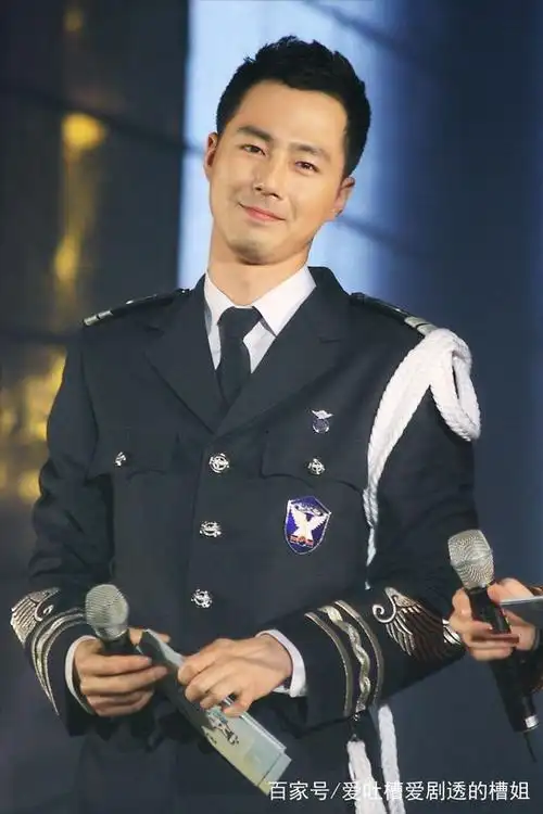 赵寅成服役军装照