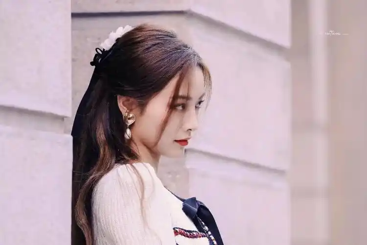 许佳琪的长发好美依旧漂亮迷人