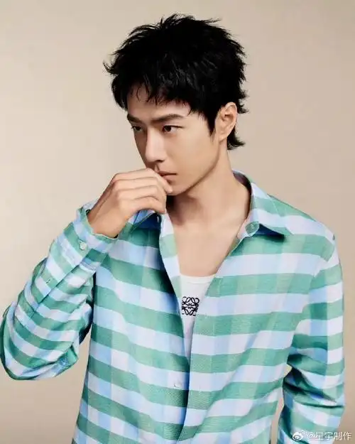 王一博深v格子衬衫##王一博寸头狼尾