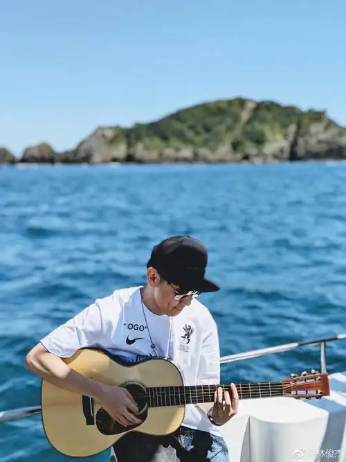 看看天王林俊杰生活中的真实状态 你还会认为他是实力派?