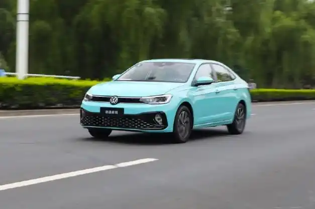 10万家轿新选择 试驾上汽大众朗逸新锐-新浪汽车