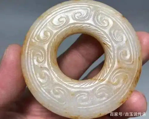 艺术品不光应该外形上的华丽,更应有着厚重的文化底蕴和经济价值