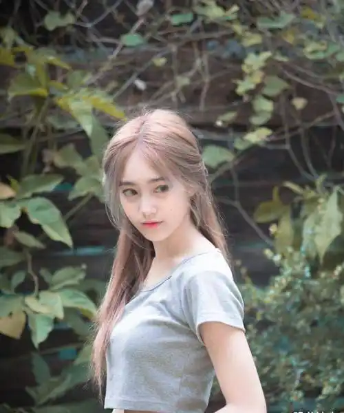 青春女生的日常生活照,各种不同的穿搭,展现出百变的迷人魅力_姐姐_女