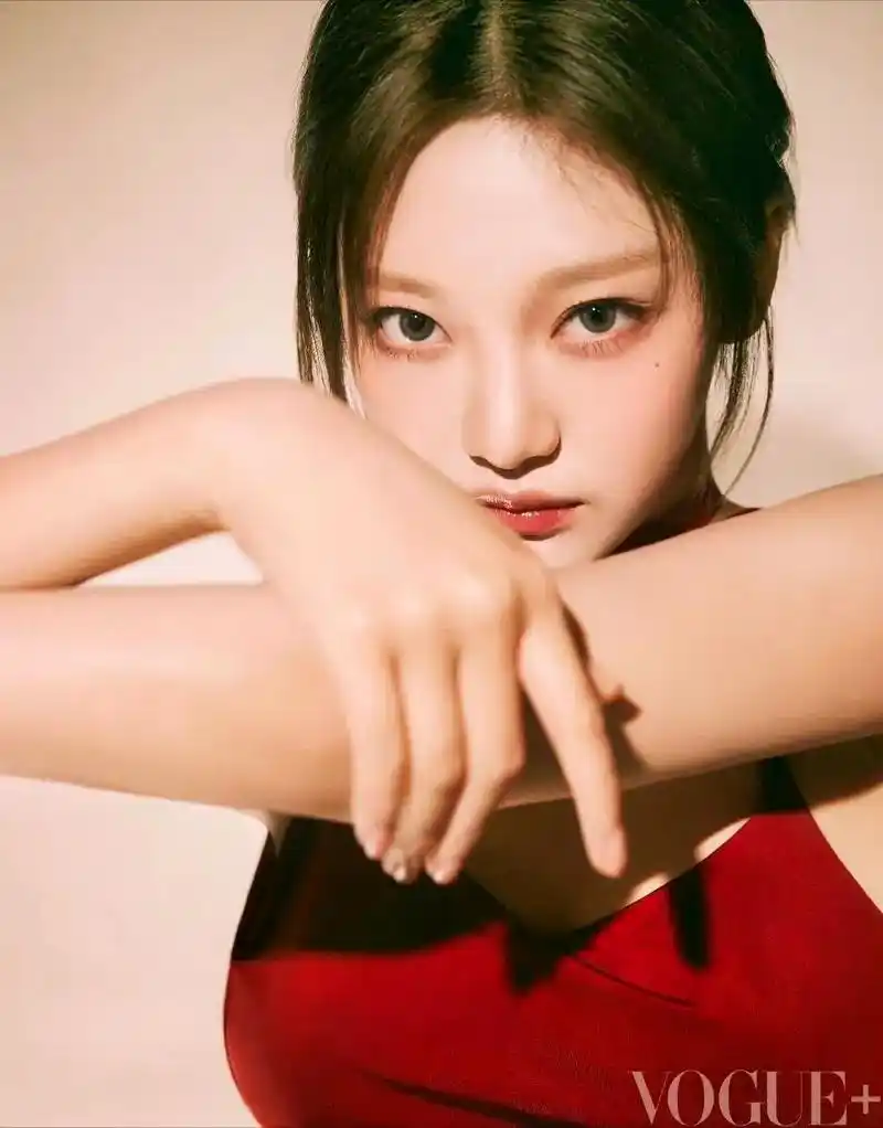 20岁的宁艺卓已经是闪闪发光的大明星 - 抖音