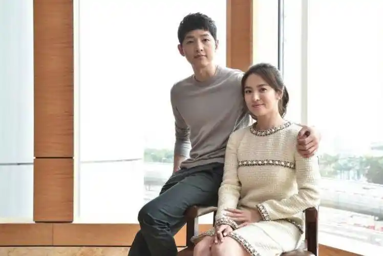 基晒日常照,帽子子成焦点,颜值回升新剧正在拍摄中_财阀_儿子_宋慧乔