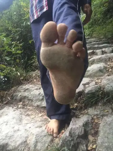 永康有位"赤脚大仙",坚持10年光脚爬山居然战胜癌症?