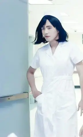 唐人街探案2刘昊然穿护士装撩人美少年突然扮女装化身