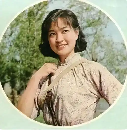 她是华语电影界的巅峰之星,她是刘晓庆,一位备受尊敬和崇拜的演员,她