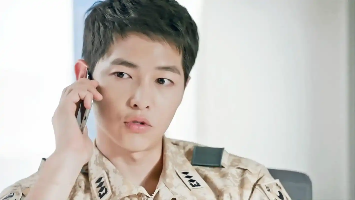 宋仲基太阳的后裔柳时镇搞怪表情包图片桌面壁纸