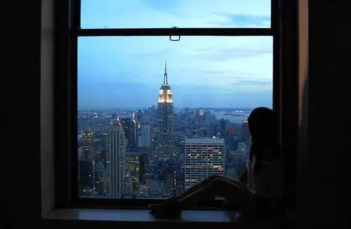 夜深人静一个人的说说情出自愿事过无悔