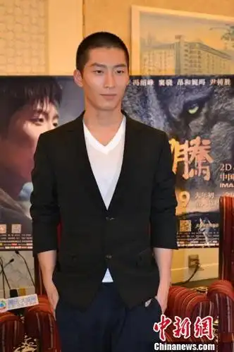 冯绍峰窦骁蓉城畅谈"与狼共舞"