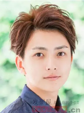 男生们也不例外,只是圆脸男生弄什么发型好看呢?
