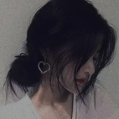 女生伤感流泪头像真人伤心女头像可怜图片冷酷女生头像霸气伤感拥抱不