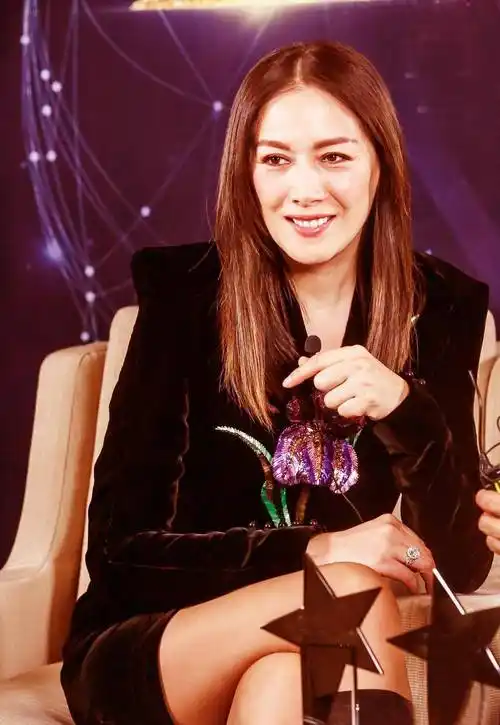 任达华老婆琦琦:因缘分与任达华相恋,伉俪夫妻25年依旧恩爱如初_工作