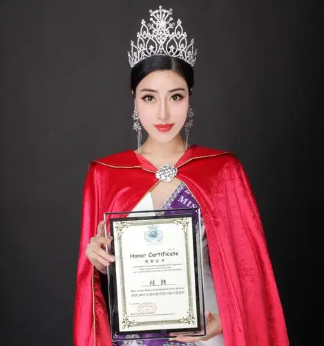 刘轩荣获2019国际联合国小姐大赛中国区总冠军