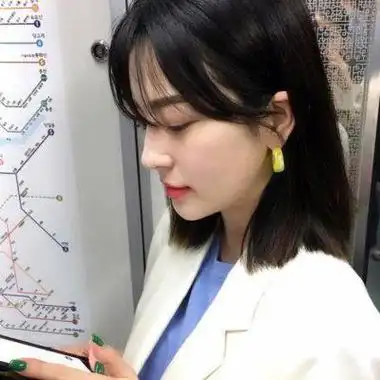 高冷短发女生头像真人短发高冷霸气女发型