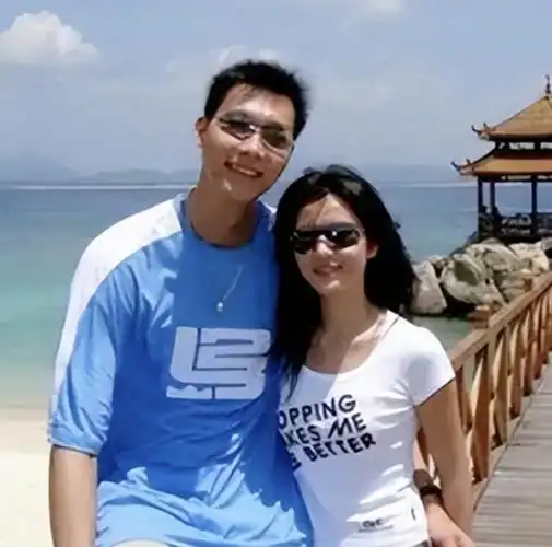 易建联:27岁娶巴西足球宝贝,36岁退役,生两儿子成人生赢家