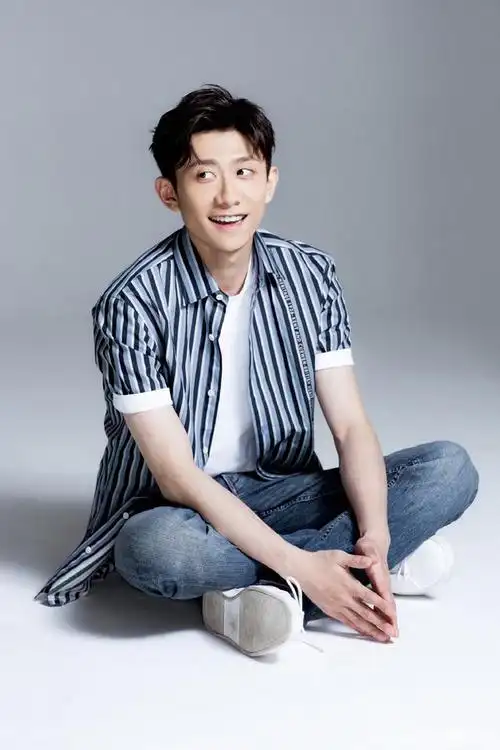 张一山跟短发美女约会,宋妍霏快刀斩乱麻,即刻官宣分手