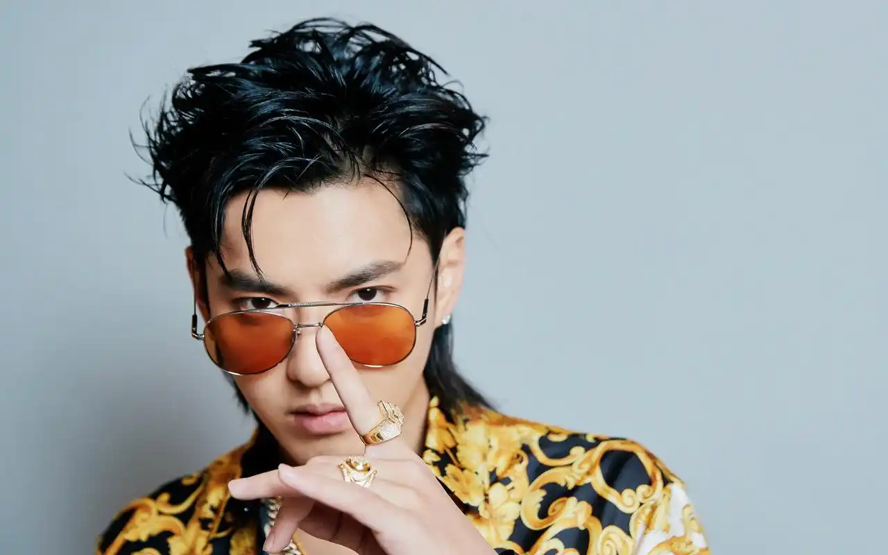 吴亦凡俊朗气质帅气图片桌面壁纸