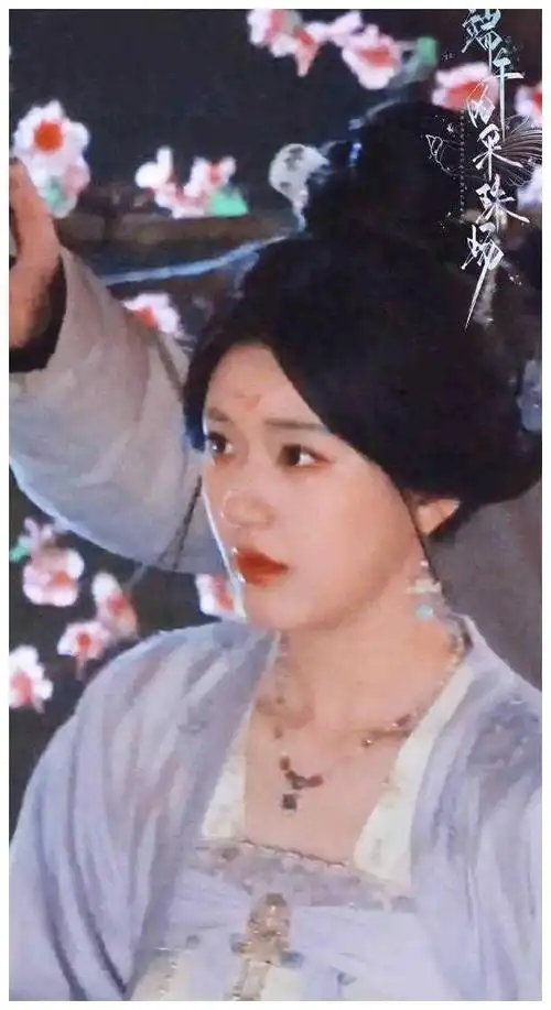 宛如画中仙美,紫衫独立,赵露思新剧风采倾城|纱裙|时尚魅力_网易订阅