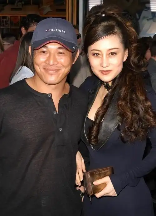 亚洲小姐利智与功夫巨星李连杰结婚过年恩爱如初