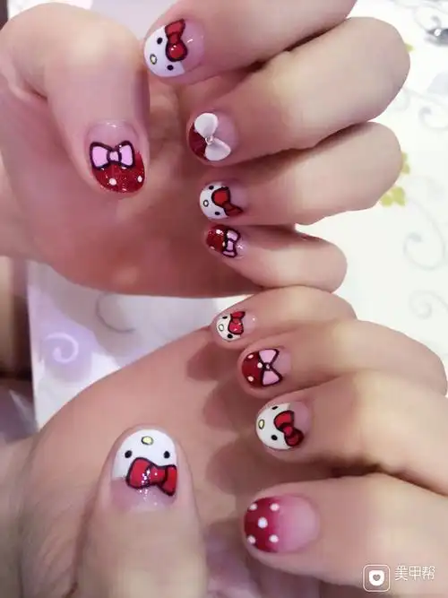 方圆形手绘可爱红白美甲图片