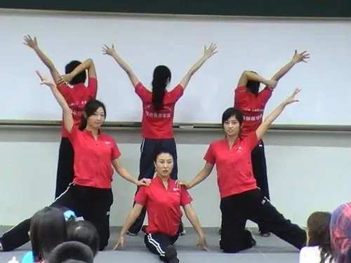 8人结束健美操造型