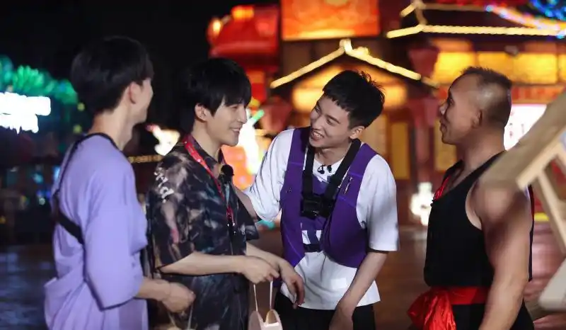 《天天向上》自贡上演"寻宝赛",钱枫"因吃得福"火力全开